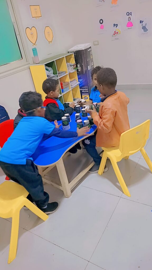 نشاط تطبيقي داخل الفصل بمدارس القبس مصر